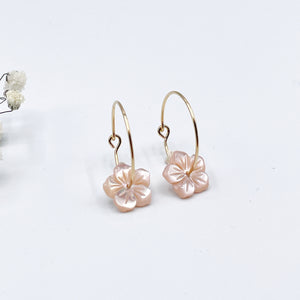 Flower mother-of-pearl hoop earrings